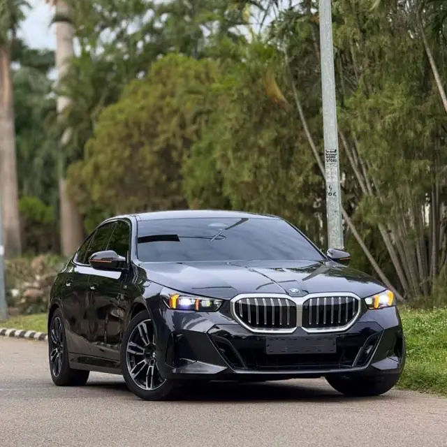 BMW 740i — location avec chauffeur à Yaoundé