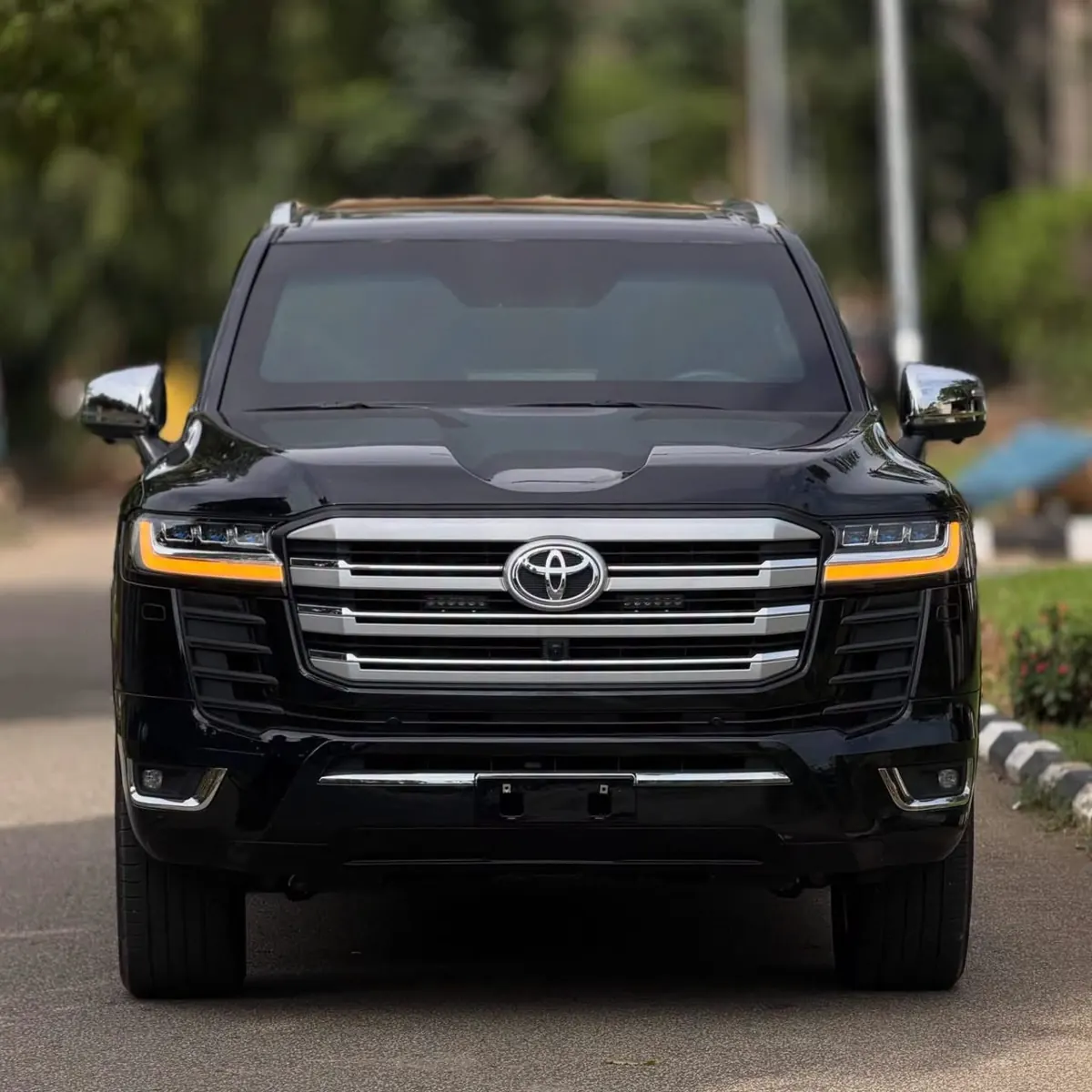 Toyota Land Cruiser 300 2025
