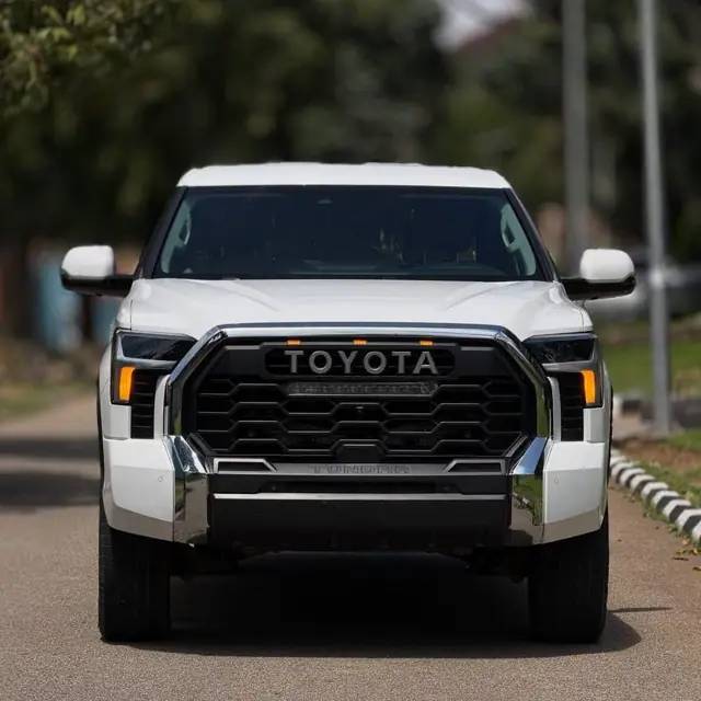 Toyota Tundra 2024 — location avec chauffeur à Yaoundé